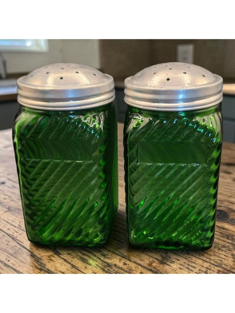 Vintage Owens Illinois Hoosier Green Glass Salt & Pepper Shakers Aluminum Lids
